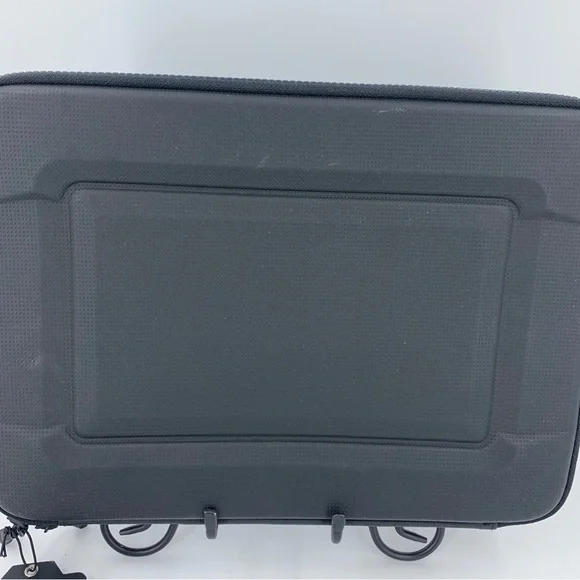 Thule Sweden gauntlet 3.0 sleeve FITS 13 inch MacBook Pro black NEW - Picture 7 of 10